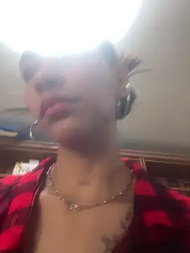Snapshot of LauraAristizabal chatting on April 18, 2026, 12:29 pm LauraAristizabal online show from April 18, 2026, 12:29 pm