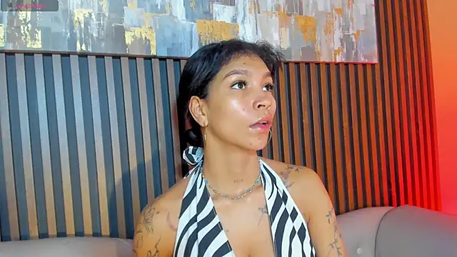 LauraAristizabal online show from December 5, 2025, 12:37 pm