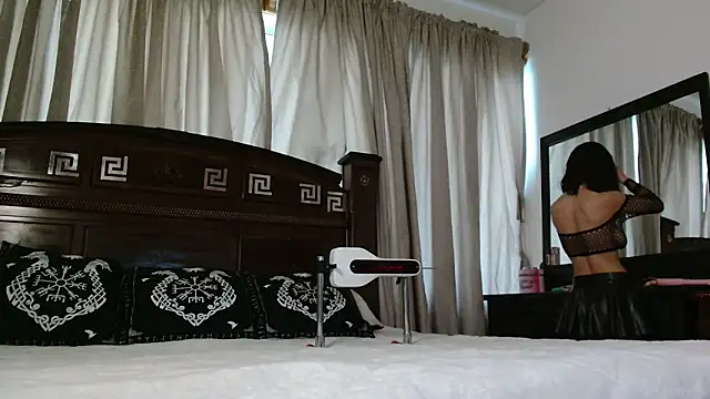 MINI Petite online show from January 10, 2026, 10:49 pm