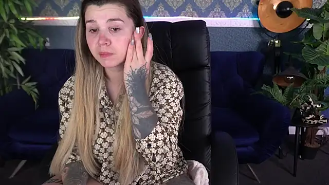 AmellyMilly online show from December 5, 2025, 7:55 pm