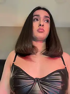 Snapshot of MiahWindsor chatting on June 22, 2026, 3:23 am MiahWindsor online show from June 22, 2026, 3:23 am