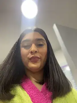 Snapshot of MiahWindsor chatting on July 6, 2026, 10:23 pm MiahWindsor online show from July 6, 2026, 10:23 pm