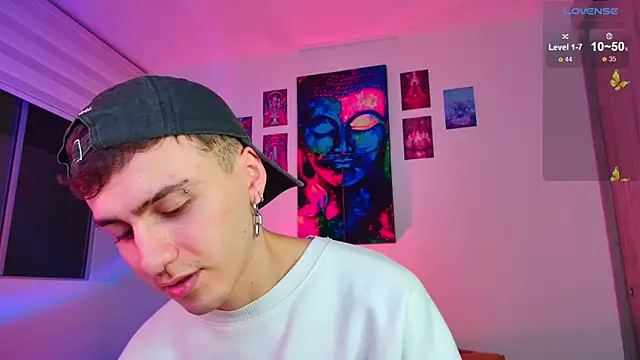 Snapshot of dimitri-bilak chatting on November 19, 2025, 12:32 am dimitri-bilak online show from November 19, 2025, 12:32 am