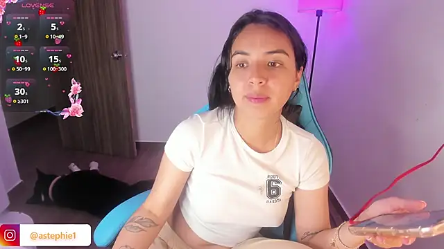 Miss Nicole online show from November 26, 2025, 6:52 pm