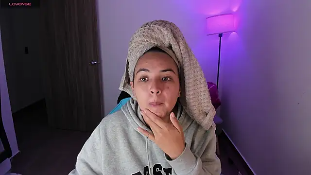 Miss Nicole online show from February 18, 2026, 7:43 pm