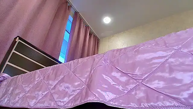 Yulianna Smith online show from June 7, 2026, 9:42 pm