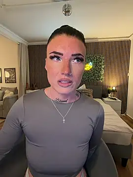 LizaRoxx online show from April 20, 2026, 6:42 pm