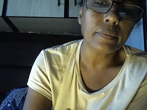 Snapshot of MsAttitude chatting on February 19, 2026, 6:32 am MsAttitude online show from February 19, 2026, 6:32 am