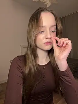 malyshhka online show from April 3, 2026, 7:42 pm