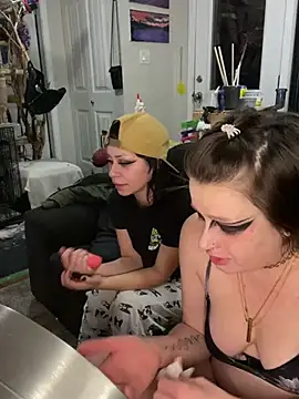 mikittyy online show from January 4, 2025, 2:04 pm