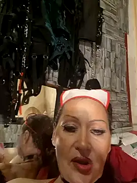 dominatrixredsonyja online show from March 15, 2025, 11:28 pm