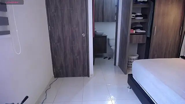 amyharlow 1 online show from April 11, 2026, 6:33 pm