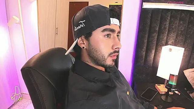 ItsMeEros online show from April 12, 2026, 10:24 pm