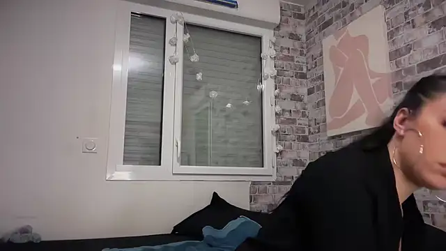 victoria athena online show from April 22, 2026, 9:10 pm