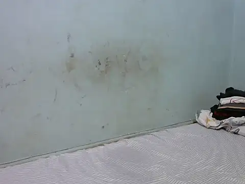 QUEEN-MARIAN online show from November 17, 2025, 9:08 pm