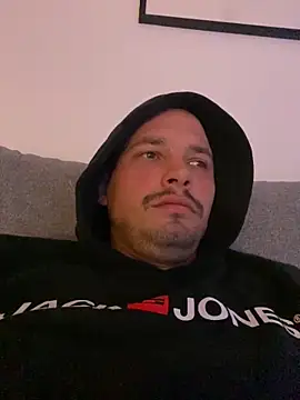 Snapshot of Jonkitzler1 chatting on March 10, 2025, 4:46 pm Jonkitzler1 online show from March 10, 2025, 4:46 pm