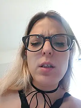dolcehelena993 online show from June 2, 2026, 1:55 pm