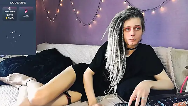 Littlepinkcat online show from March 18, 2025, 8:28 am