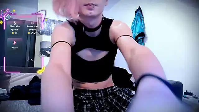 Littlepinkcat online show from September 27, 2025, 4:13 pm