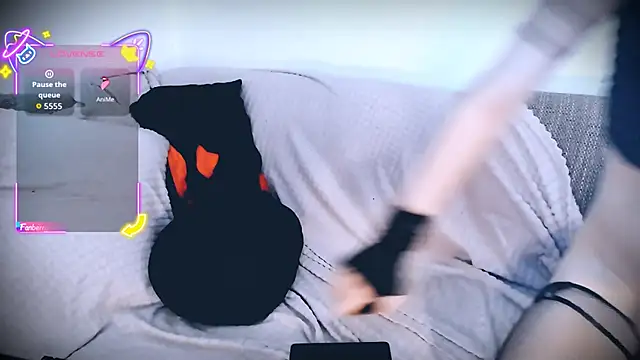 Littlepinkcat online show from October 12, 2025, 4:41 pm