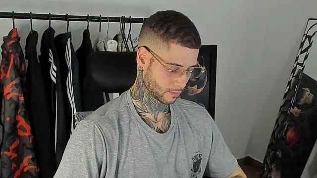 Snapshot of _jamesleandros1 chatting on December 16, 2025, 9:08 pm jamesleandros1 online show from December 16, 2025, 9:08 pm