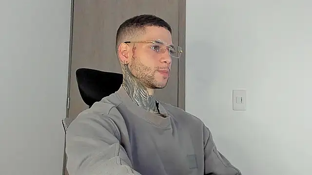 Snapshot of _jamesleandros1 chatting on January 15, 2026, 12:08 pm jamesleandros1 online show from January 15, 2026, 12:08 pm