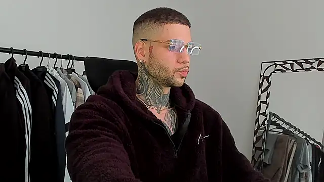 Snapshot of _jamesleandros1 chatting on November 23, 2025, 2:27 pm jamesleandros1 online show from November 23, 2025, 2:27 pm