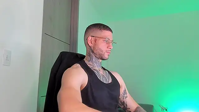Snapshot of _jamesleandros1 chatting on March 28, 2026, 4:13 am jamesleandros1 online show from March 28, 2026, 4:13 am