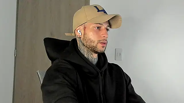 Snapshot of _jamesleandros1 chatting on December 22, 2025, 1:17 am jamesleandros1 online show from December 22, 2025, 1:17 am