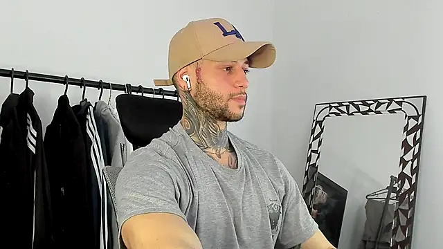 Snapshot of _jamesleandros1 chatting on December 14, 2025, 7:52 pm jamesleandros1 online show from December 14, 2025, 7:52 pm