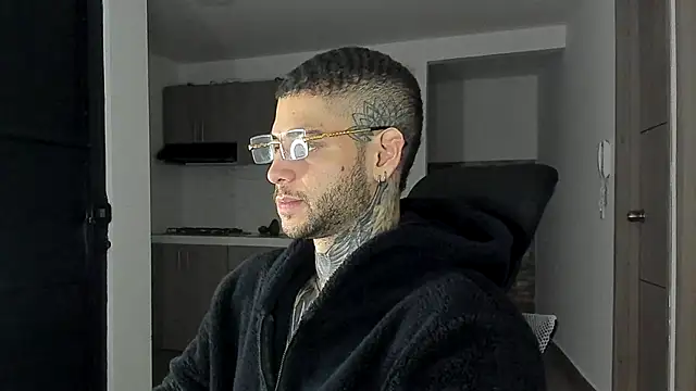 Snapshot of _jamesleandros1 chatting on September 10, 2025, 12:42 am jamesleandros1 online show from September 10, 2025, 12:42 am