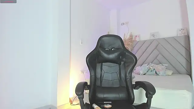 perlacobre999 online show from February 20, 2025, 1:08 pm