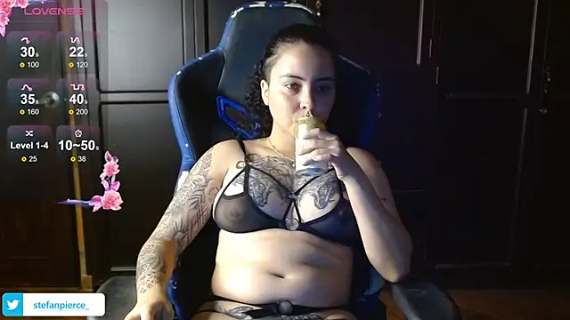 jaydensalvatore  online show from April 3, 2026, 9:32 pm