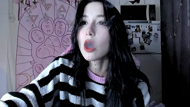 Snapshot of Holy420lolii chatting on April 25, 2026, 2:36 pm Holy420lolii online show from April 25, 2026, 2:36 pm
