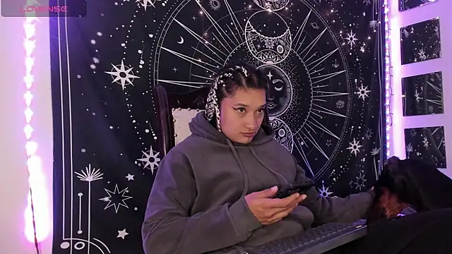 Eva Lee  online show from September 28, 2025, 6:42 am