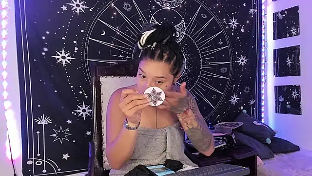 Eva Lee  online show from October 1, 2025, 8:30 am