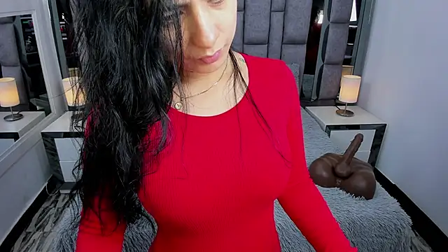 EMMAHILL1 online show from April 7, 2026, 11:12 am