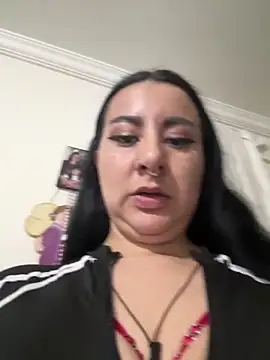 Snapshot of Abril_Luv chatting on February 4, 2026, 1:00 am Abril Luv online show from February 4, 2026, 1:00 am