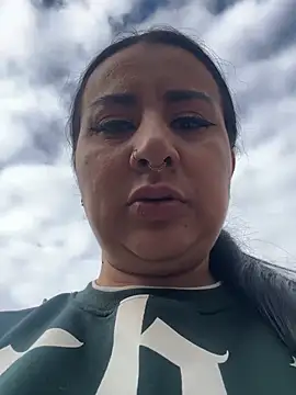 Abril Luv online show from January 13, 2026, 1:15 pm