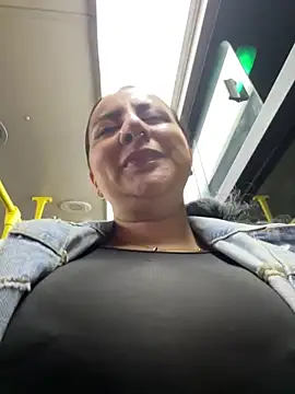 Abril Luv online show from March 12, 2026, 12:38 am