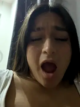 LuceroRm online show from November 6, 2025, 4:49 am