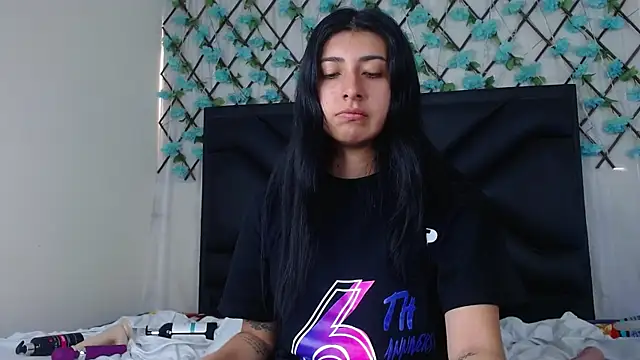 EmmaWilliamss online show from November 26, 2025, 3:23 pm