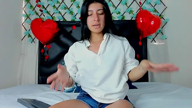 EmmaWilliamss online show from February 14, 2025, 3:58 pm