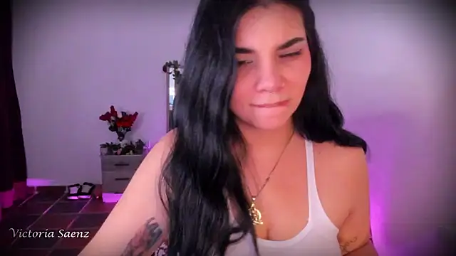 victoriaasaenz  online show from May 6, 2026, 12:58 am