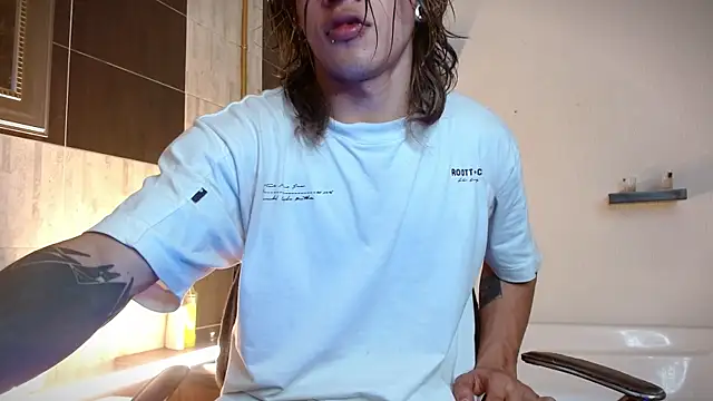 AlbertBernal69 online show from December 19, 2025, 2:37 am