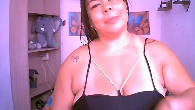 ChiaraFioree online show from May 7, 2026, 8:01 pm