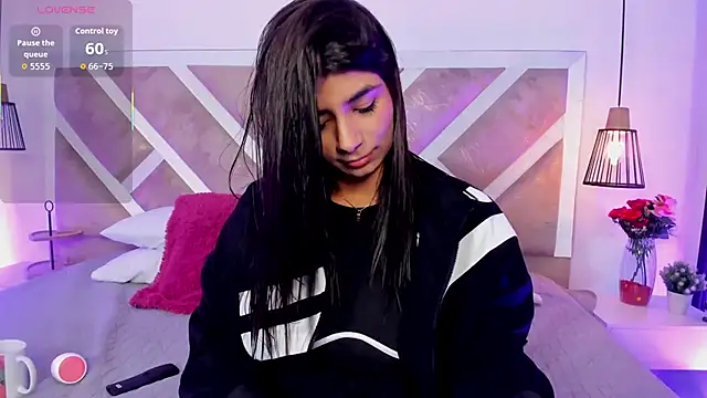 ZiaCalifa online show from April 13, 2026, 11:47 am