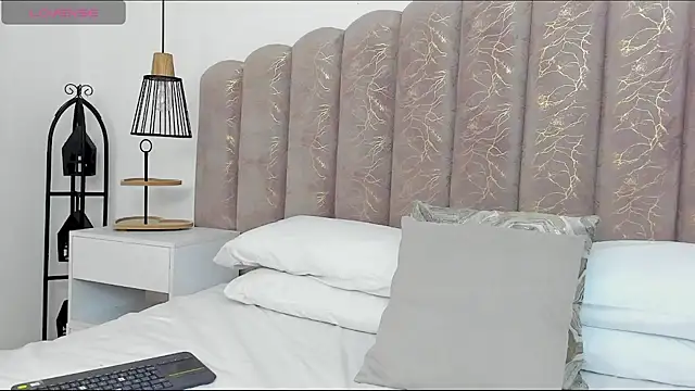 ZiaCalifa online show from December 20, 2025, 11:35 am