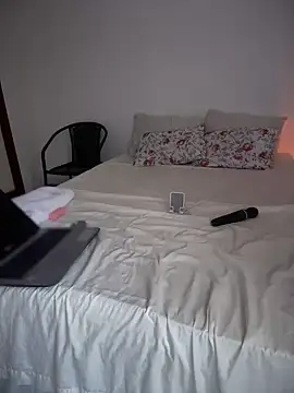 Snapshot of Insane_Issa chatting on February 27, 2025, 7:47 pm Insane Issa online show from February 27, 2025, 7:47 pm