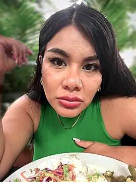 Snapshot of Insane_Issa chatting on December 20, 2025, 7:06 pm Insane Issa online show from December 20, 2025, 7:06 pm